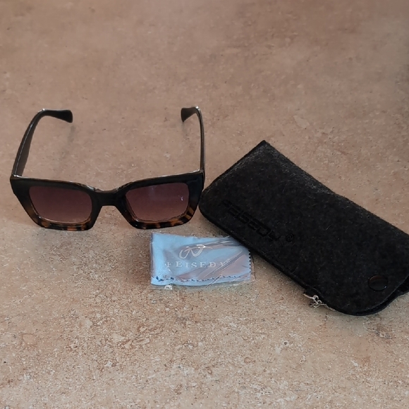 Brown Sunglasses with Modern Design and Thick Frames - Picture 1 of 2